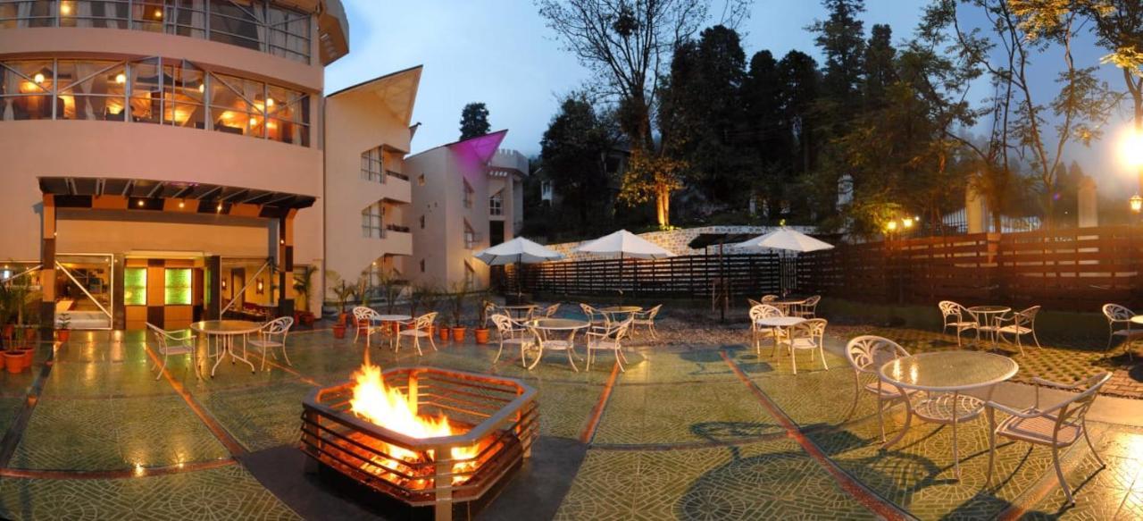 Hotel Arif Castle, Найнитал Экстерьер фото
