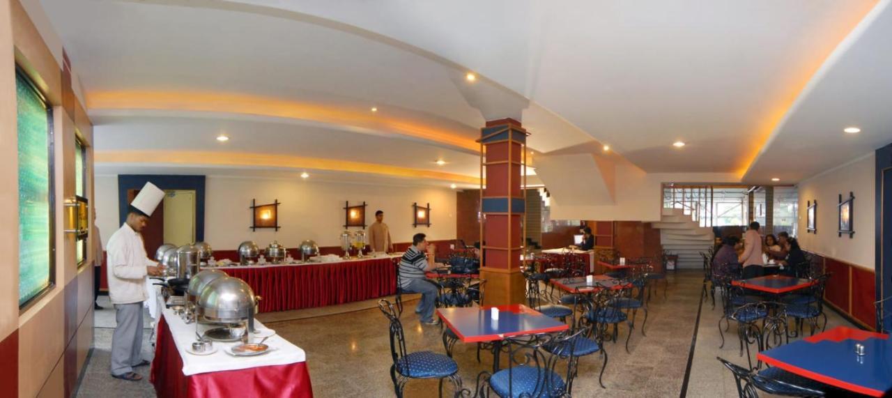 Hotel Arif Castle, Найнитал Экстерьер фото